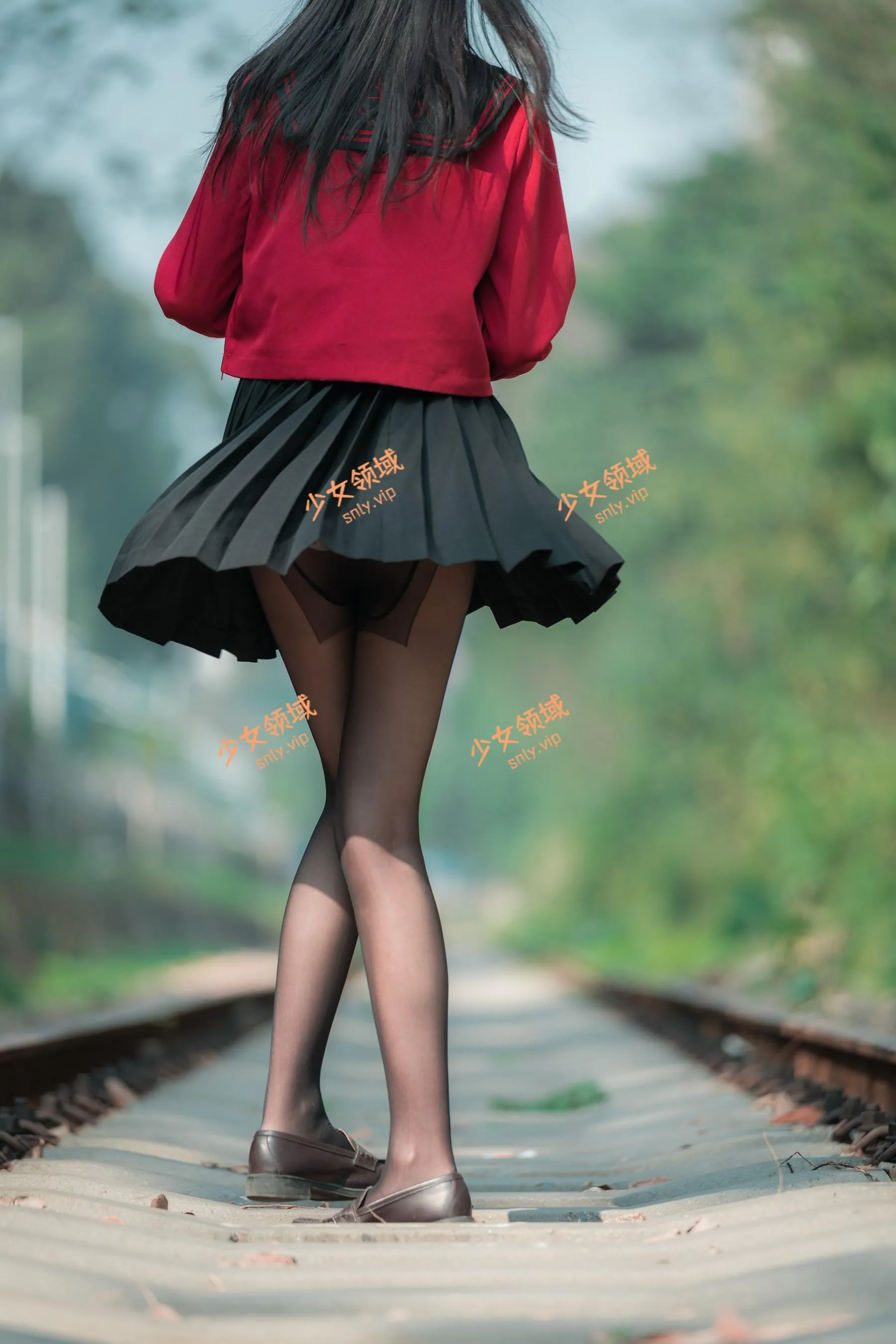 西瓜少女 NO.011 铁轨成片 [48P]插图9